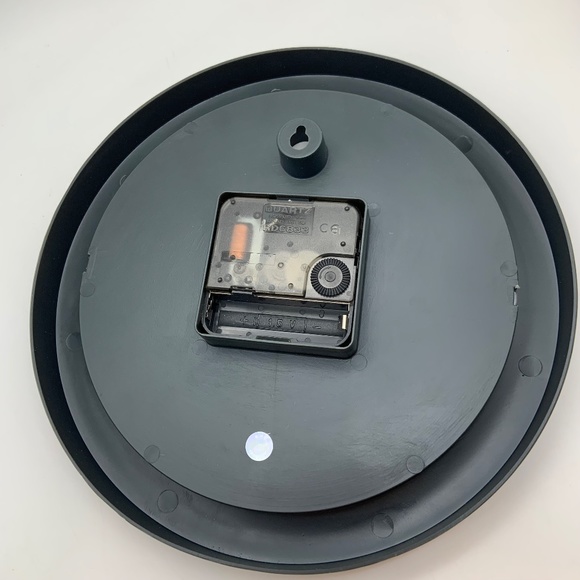 Vintage Vandor Elvis Presley Retro Black/White 8" Wall Clock Open Box NEW! - Picture 4 of 16